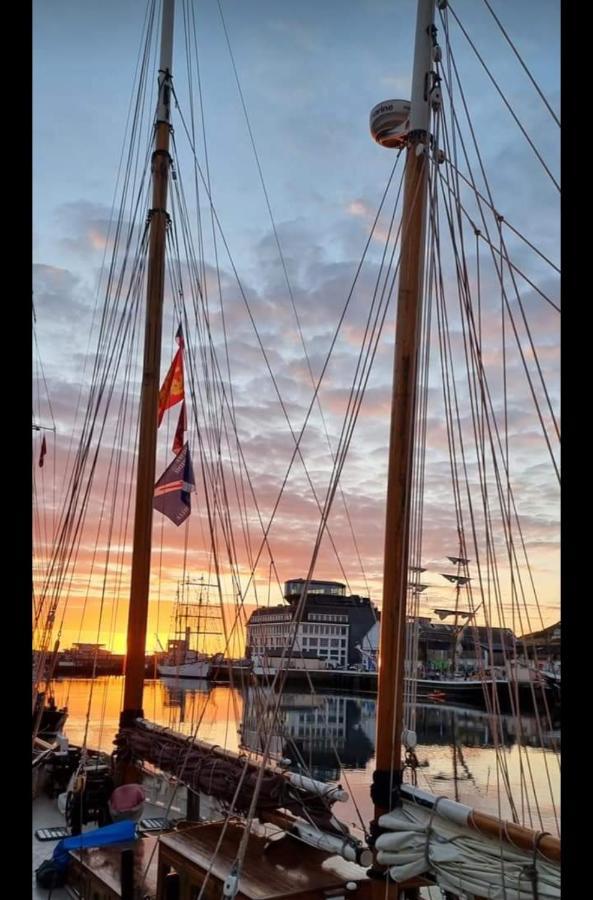 Le Reflet Des Voiles Face Au Port De Apartment