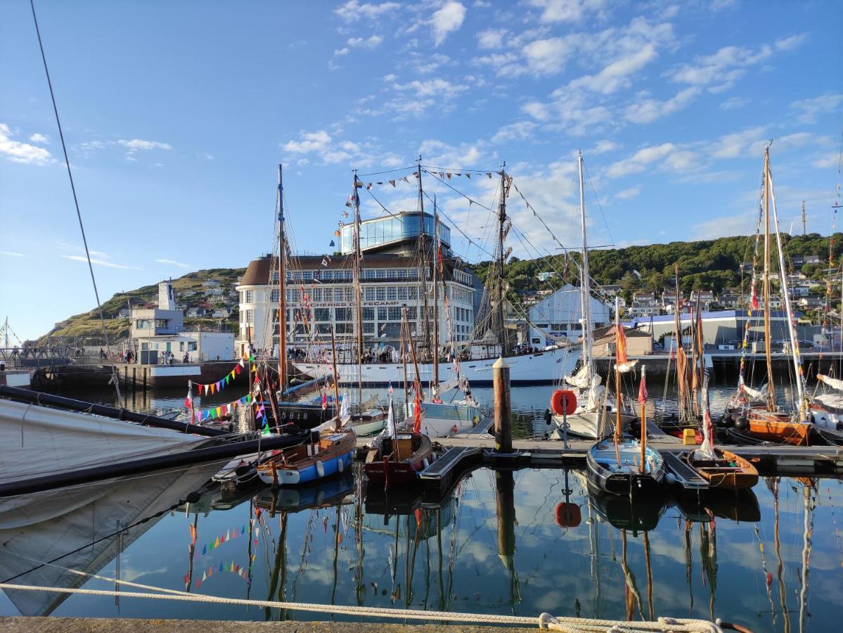 Le Reflet Des Voiles Face Au Port De * Fécamp