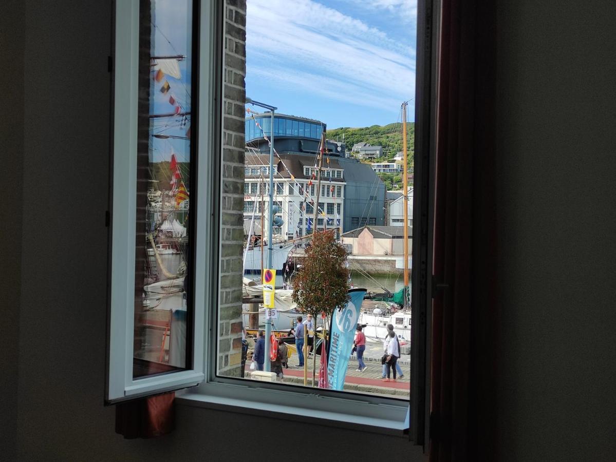 Le Reflet Des Voiles Face Au Port De Apartment